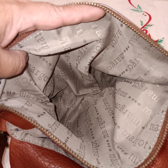 Elegant Brown Leather Shoulder Bag - Picture 7 of 11